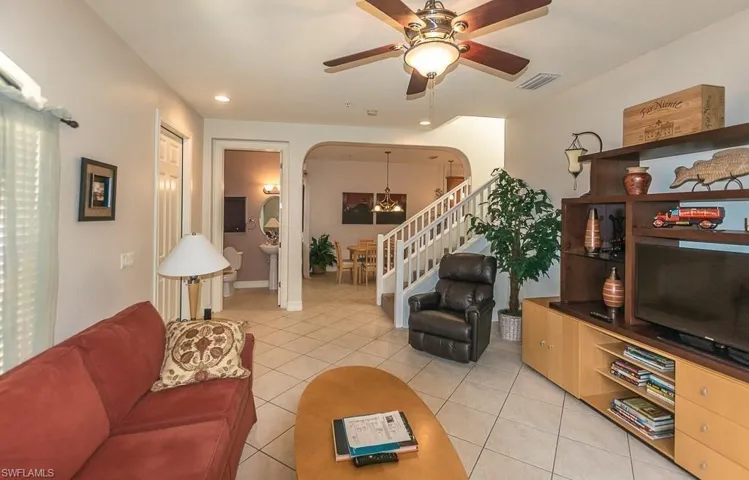 9102 Chula Vista St 11302, Naples, Florida 34113