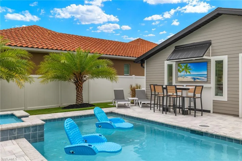 734 95th AVE, Naples, FL 34108,225051686
