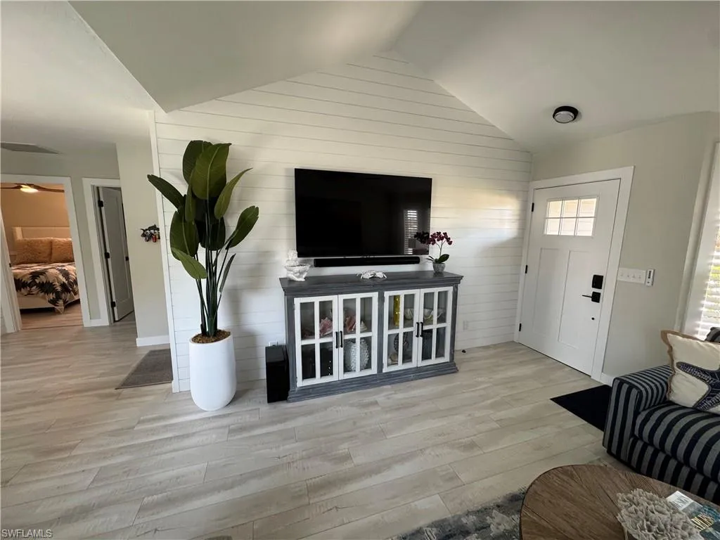734 95th AVE, Naples, FL 34108,225051686