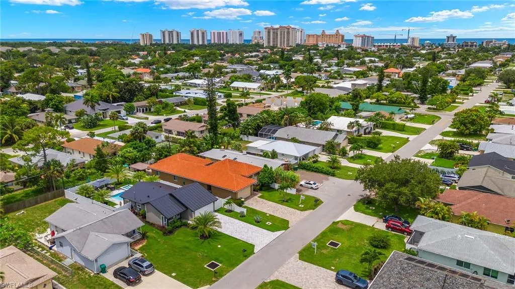 734 95th AVE, Naples, FL 34108,225051686