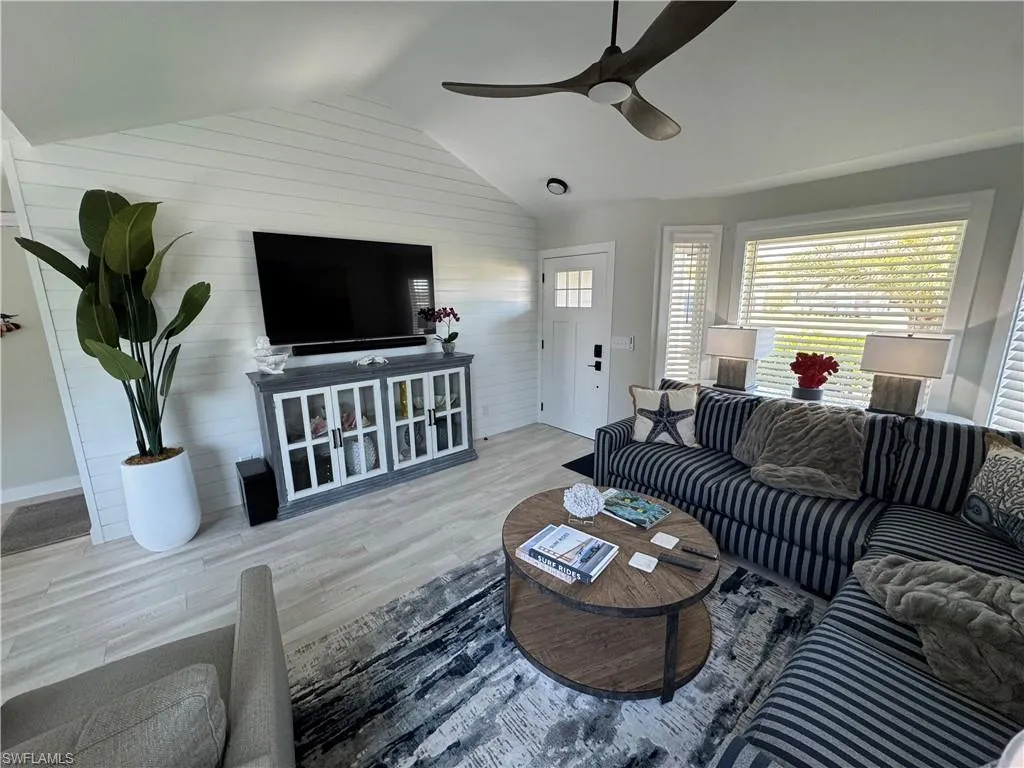 734 95th AVE, Naples, FL 34108,225051686
