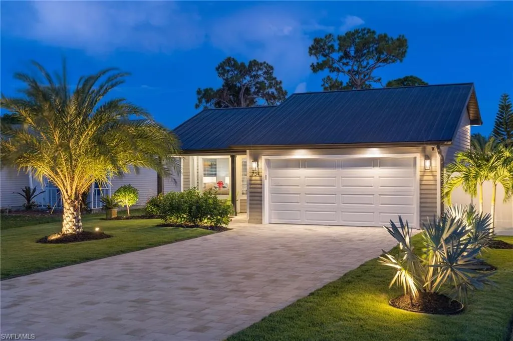 734 95th AVE, Naples, FL 34108,225051686