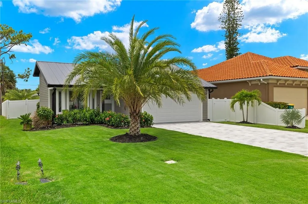 734 95th AVE, Naples, FL 34108,225051686