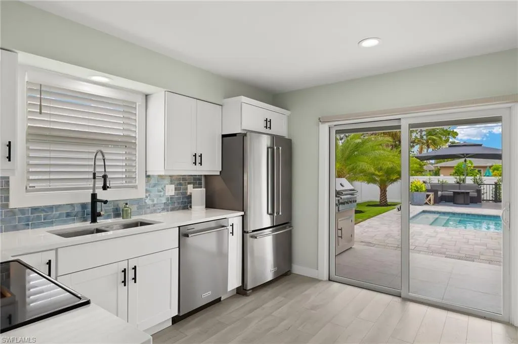 734 95th AVE, Naples, FL 34108,225051686