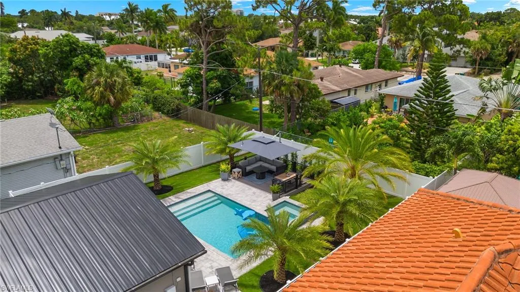 734 95th AVE, Naples, FL 34108,225051686
