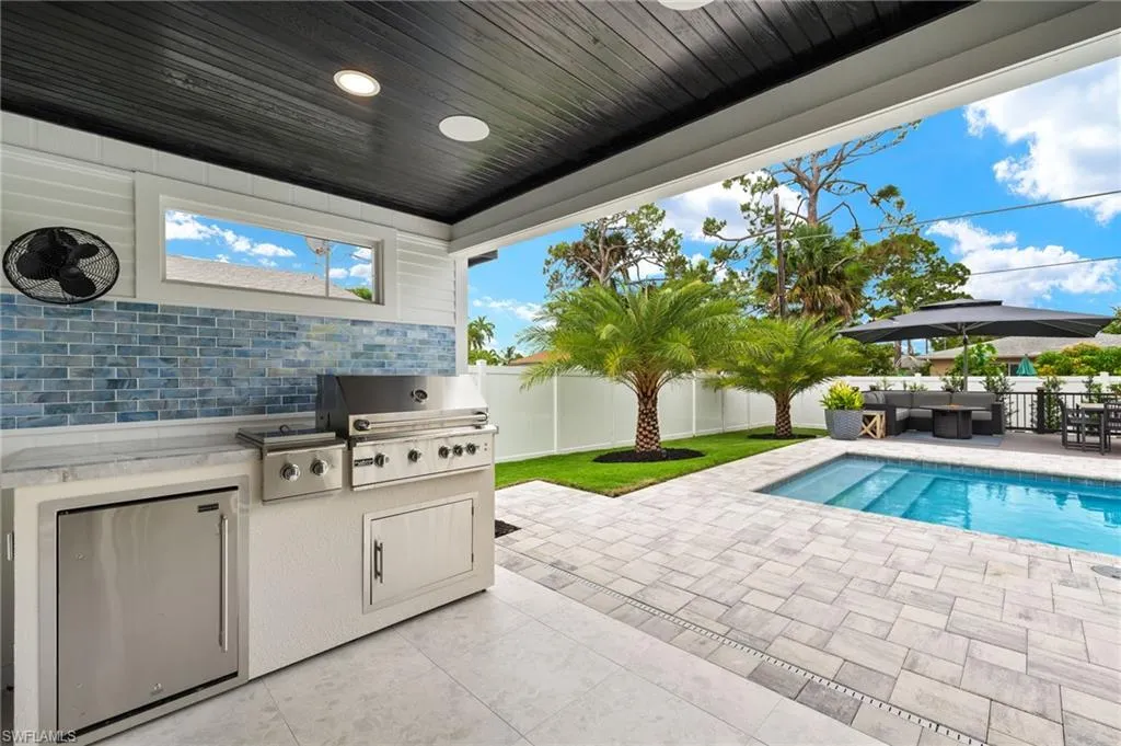 734 95th AVE, Naples, FL 34108,225051686
