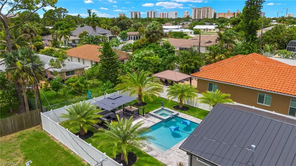 734 95th AVE, Naples, FL 34108,225051686