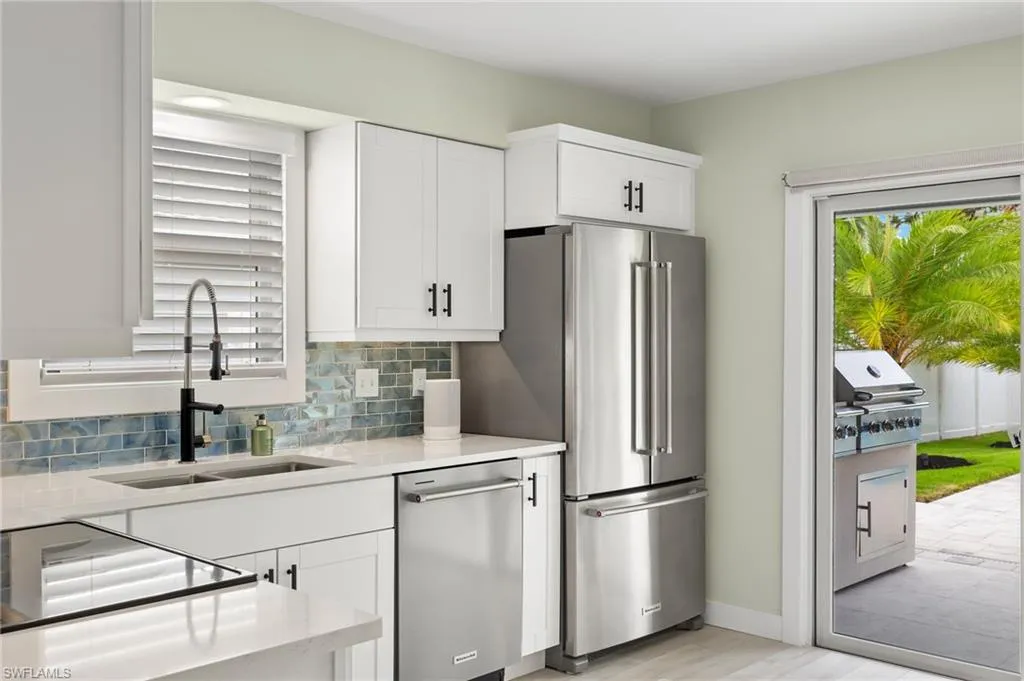 734 95th AVE, Naples, FL 34108,225051686