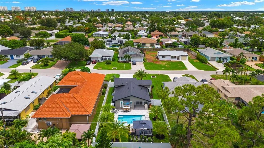 734 95th AVE, Naples, FL 34108,225051686