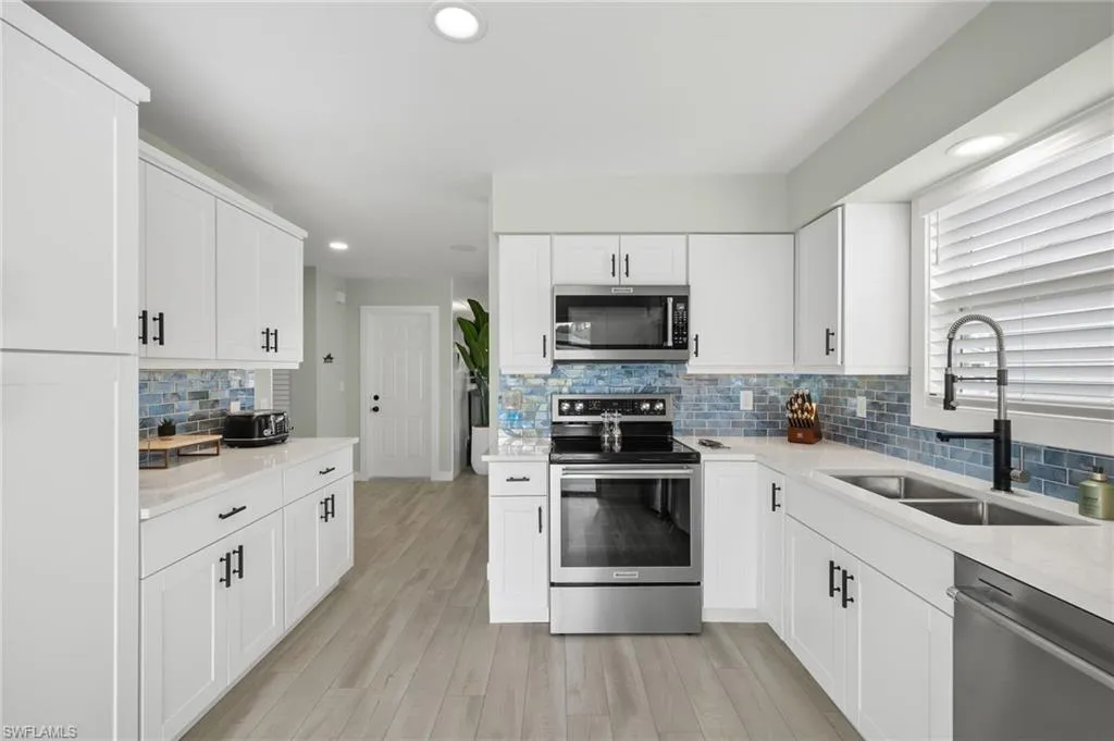734 95th AVE, Naples, FL 34108,225051686