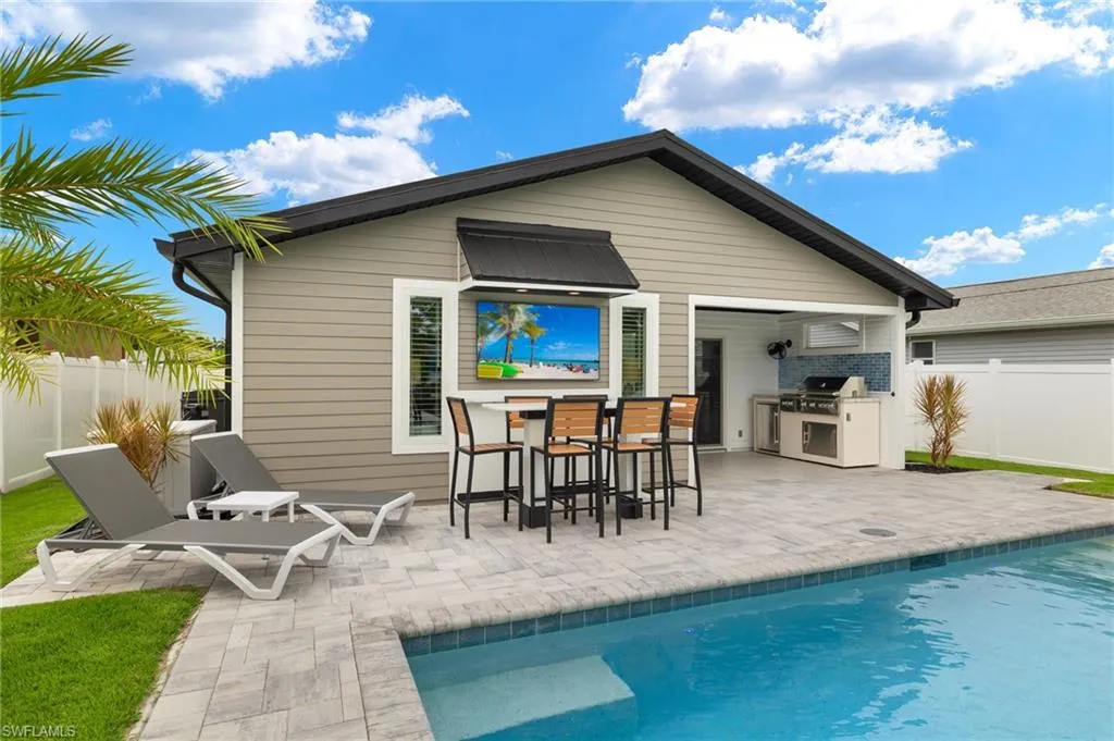 734 95th AVE, Naples, FL 34108,225051686