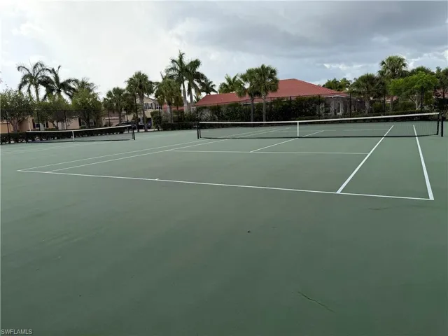 Offers several tennis courts