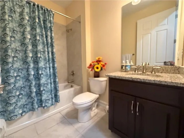 Guest Bathroom with tub