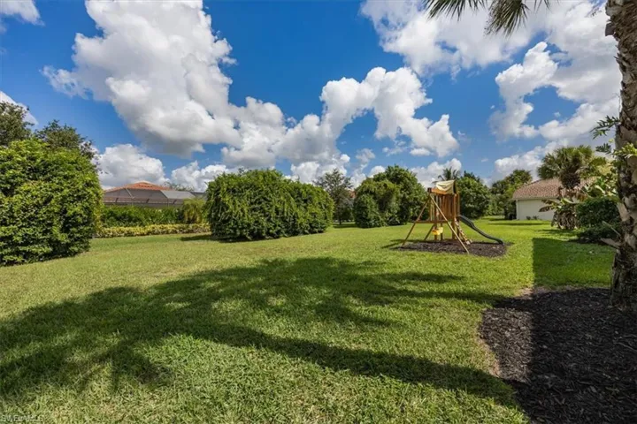 View of grassy yard