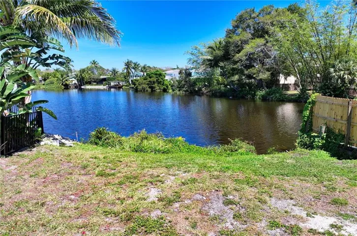 1040 11th St N, Naples Fl 34102