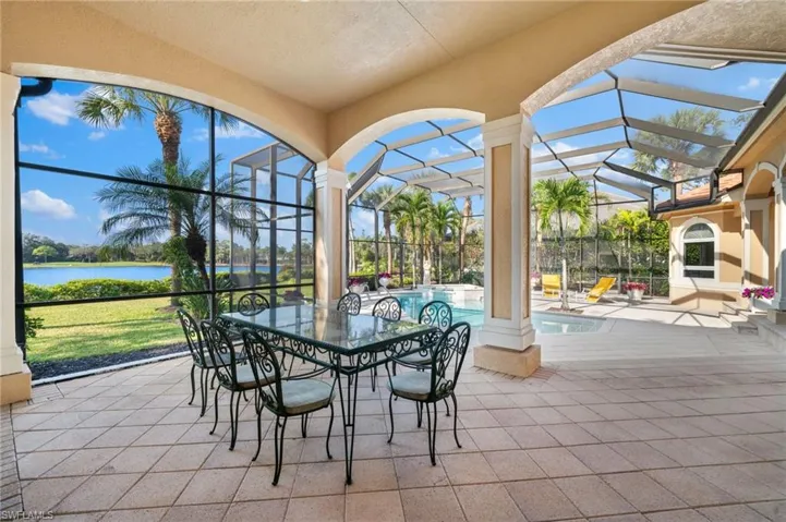 897  Barcarmil  WAY, Naples, FL 34110