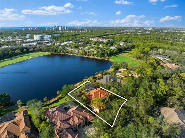 897  Barcarmil  WAY, Naples, FL 34110