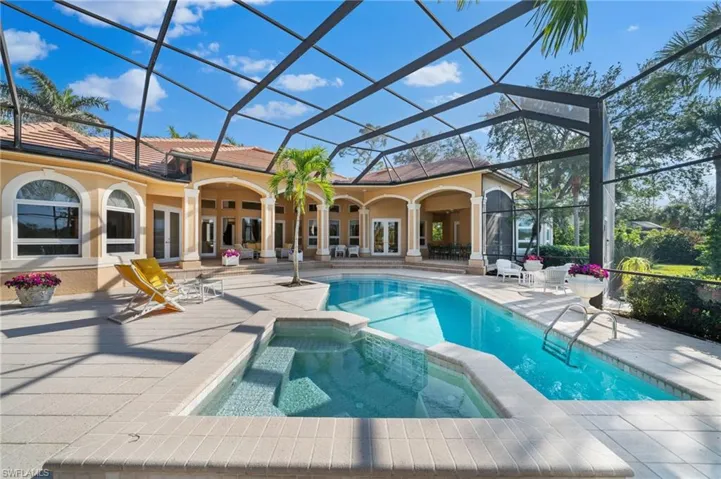 897  Barcarmil  WAY, Naples, FL 34110