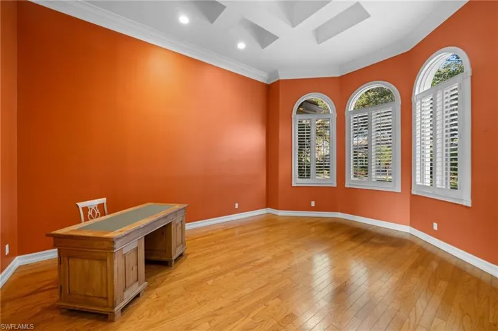 897  Barcarmil  WAY, Naples, FL 34110