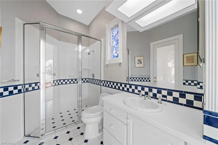 897  Barcarmil  WAY, Naples, FL 34110