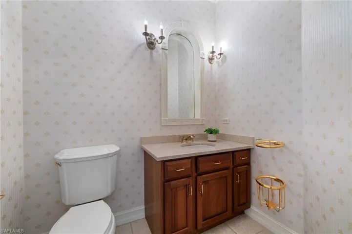 897  Barcarmil  WAY, Naples, FL 34110