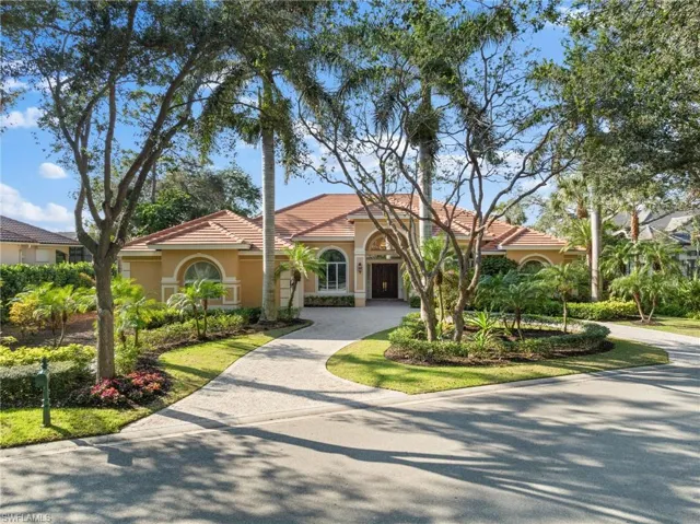 897  Barcarmil  WAY, Naples, FL 34110