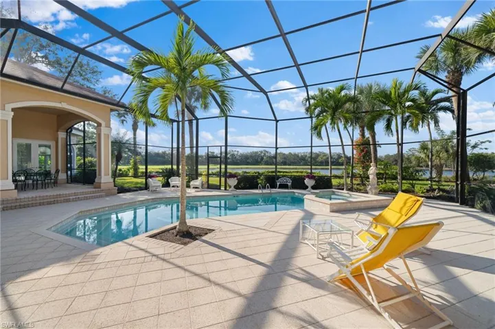 897  Barcarmil  WAY, Naples, FL 34110
