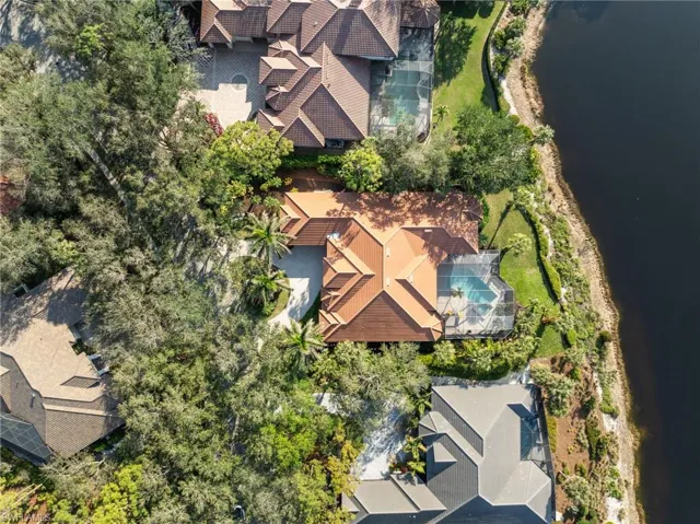 897  Barcarmil  WAY, Naples, FL 34110
