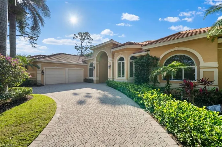 897  Barcarmil  WAY, Naples, FL 34110