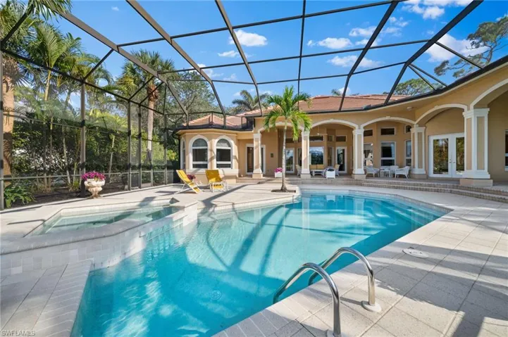 897  Barcarmil  WAY, Naples, FL 34110