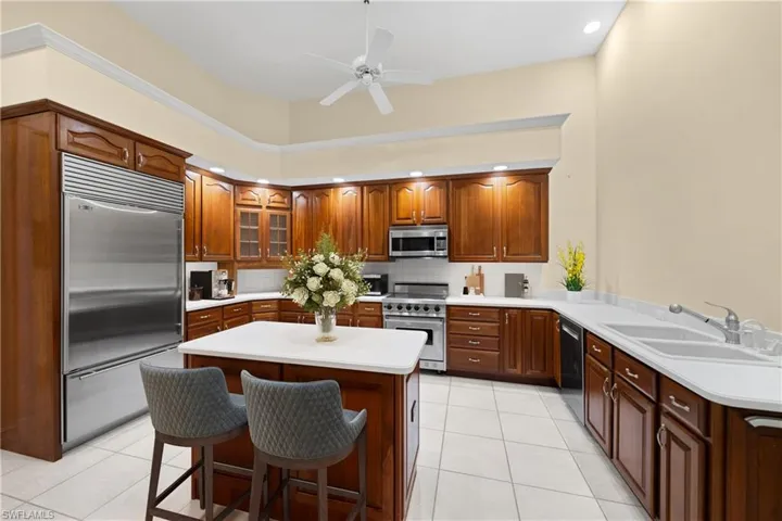 897  Barcarmil  WAY, Naples, FL 34110