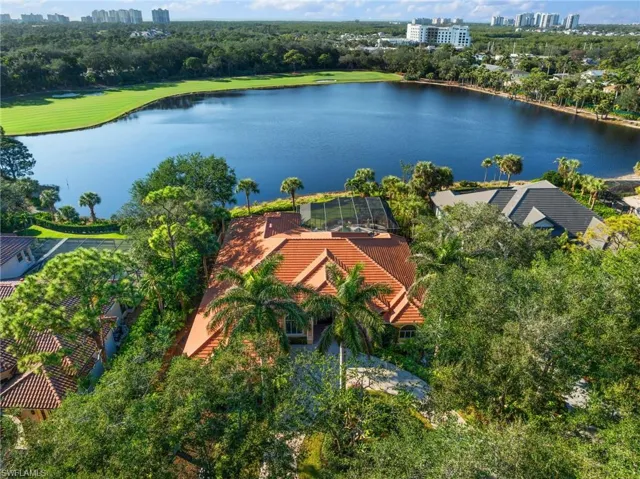 897  Barcarmil  WAY, Naples, FL 34110