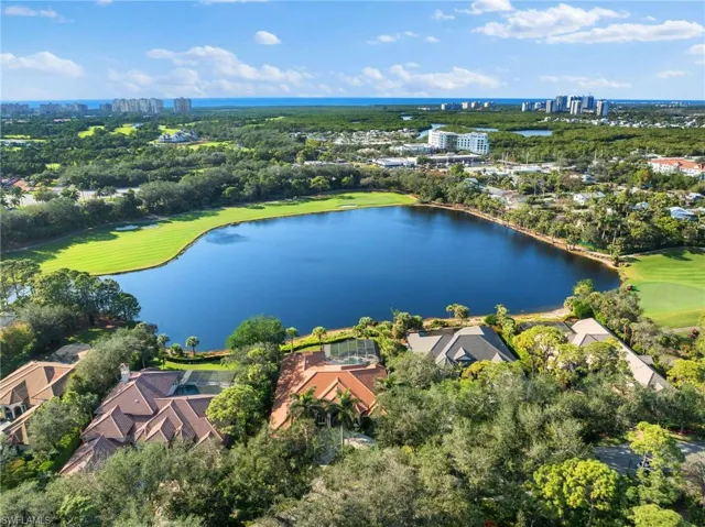 897  Barcarmil  WAY, Naples, FL 34110