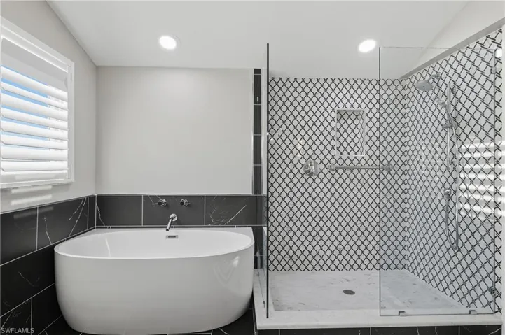 Upstairs Tub & Shower