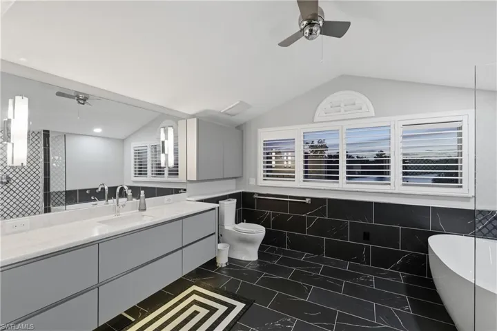 Master Bathroom Upstairs