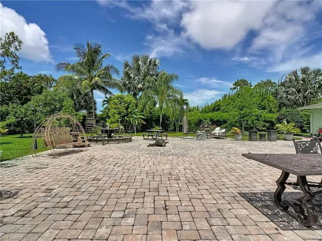 2280 Capri Ct, Naples, Florida 34105