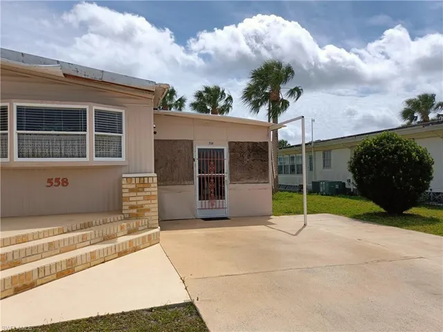 558  Peace Lake  CT, North Fort Myers, FL 33917