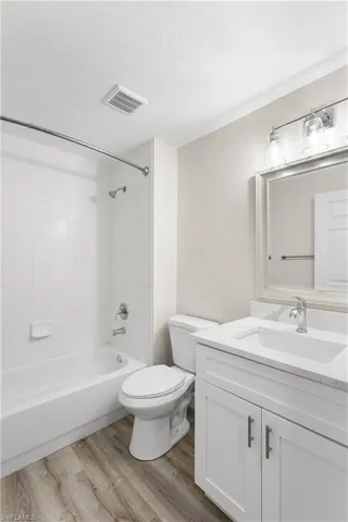 7925  Preserve  CIR, Naples, FL 34119