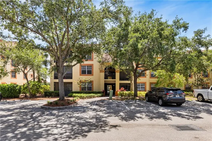 7925  Preserve  CIR, Naples, FL 34119