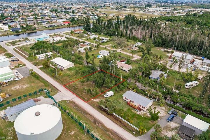 11870  Scallop  DR, CAPE CORAL, FL 33991