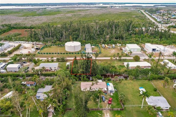 11870  Scallop  DR, CAPE CORAL, FL 33991