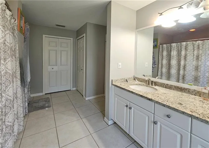 MASTER BATH WITH SHOWER/ TUB