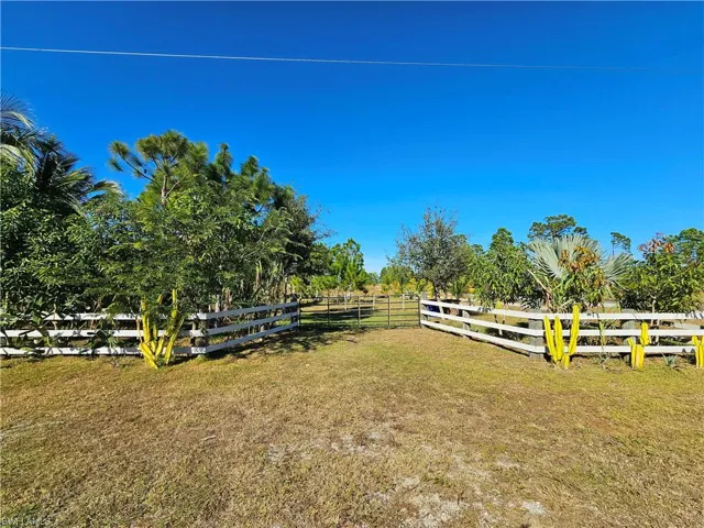 VACANT LAND NEXTDOOR CAN BE SOLD APART