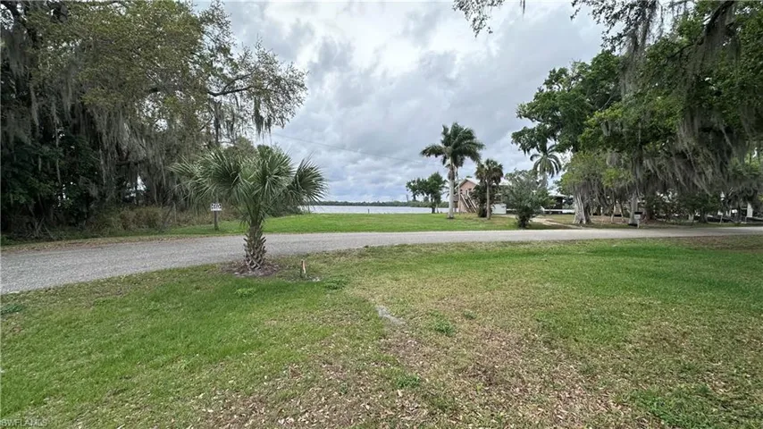View of grassy yard