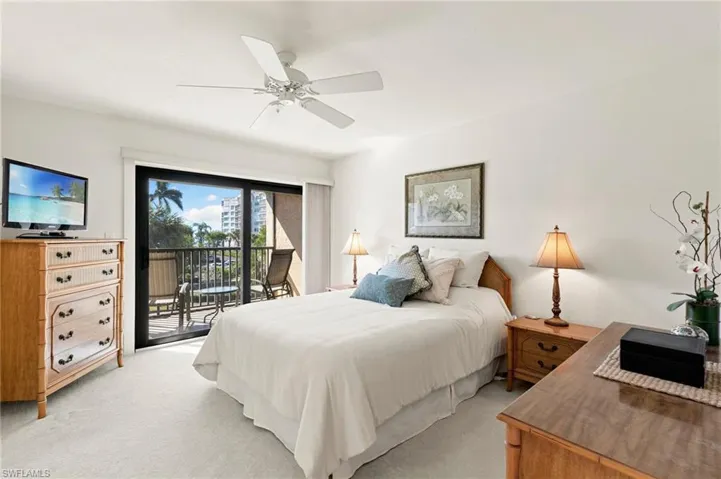 Spacious bedroom with screened lanai