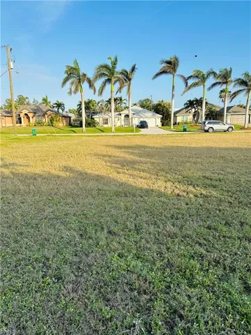 View of grassy yard with a residential view