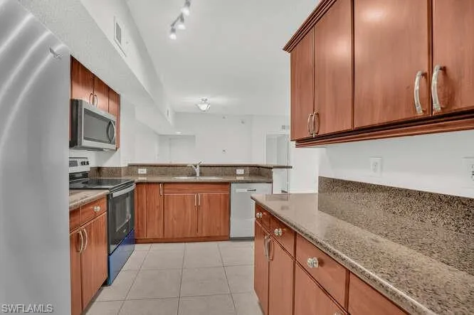 1865  Florida Club  DR, Naples, FL 34112