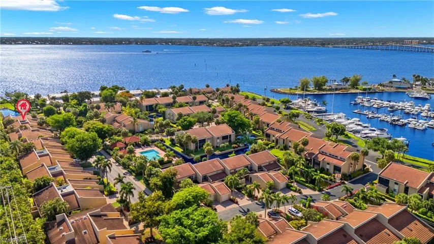 Home located steps to the Caloosahatchee River