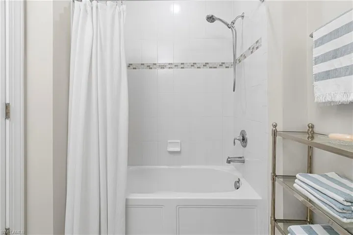 FULL GUEST BATHROOM WITH SHOWER/TUB COMBO!