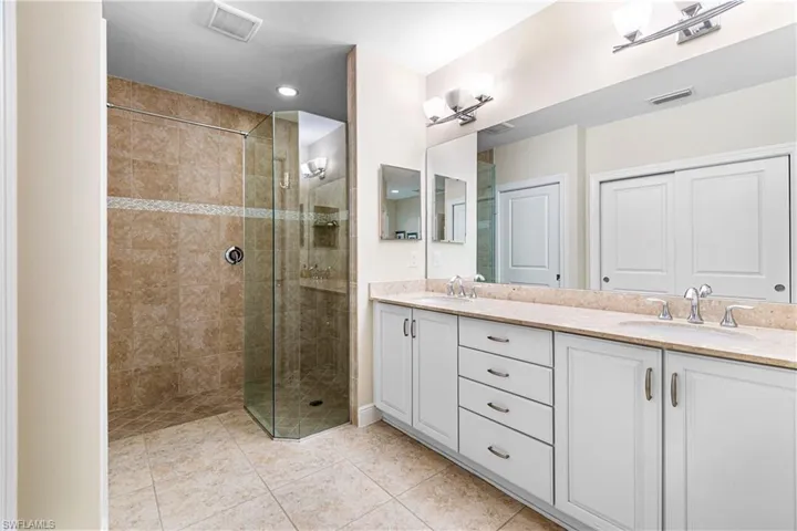 MASTER BATHROOM HAS AN AMAZING WALK-IN SHOWER!